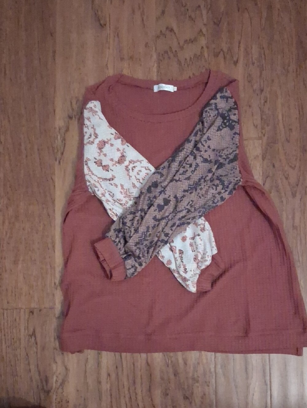 Rust Mixed-Sleeve Ribbed Pullover Top with Patterned Sleeves - Picture 2 of 4
